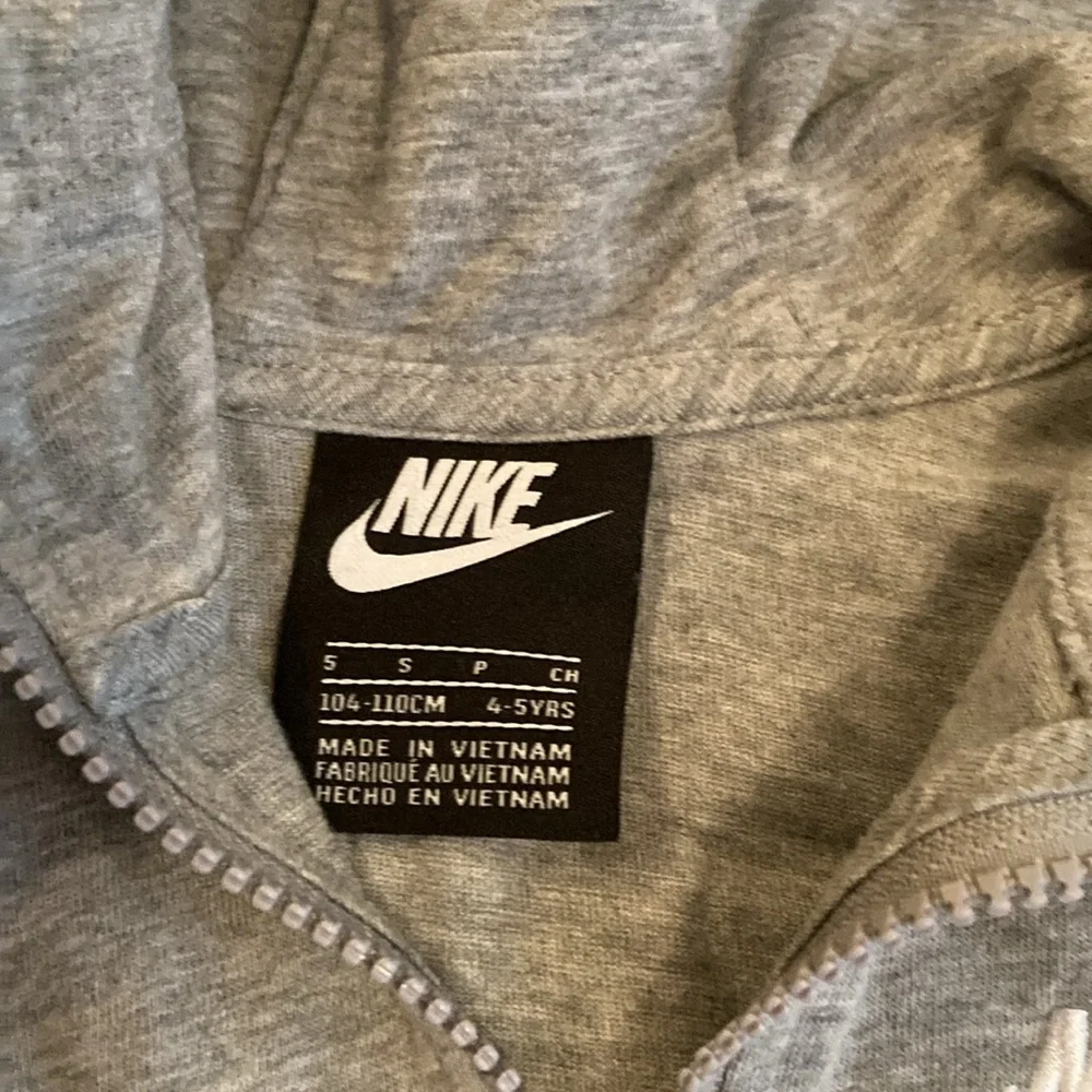 Bundle of 6 Nike hoodies, pull over & 3 sweatpants. Total of 9 items - Picture 2 of 16
